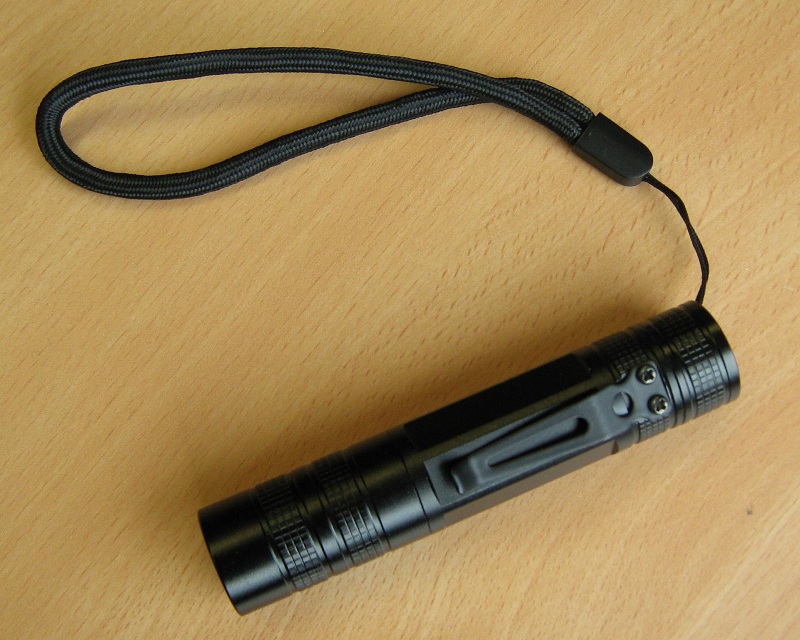 Cree LED vasaljósið séð að ofan Cree LED vasaljósið séð að ofan